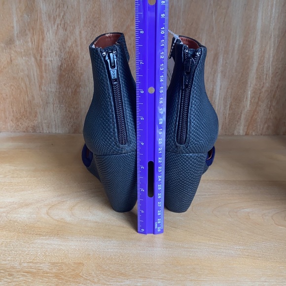 BCBG Navy/Black 9.5 - Picture 4 of 4